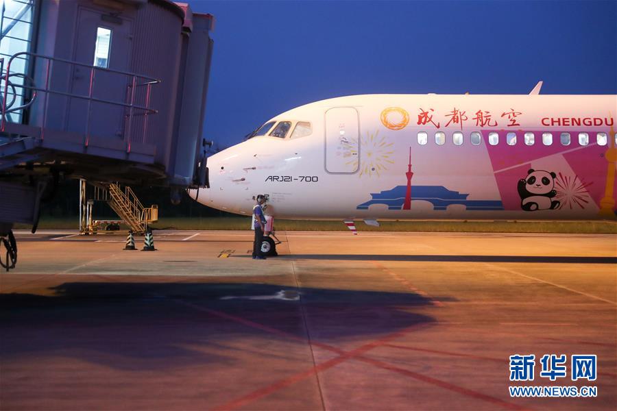 国产新支线客机ARJ21载客逾100万人次