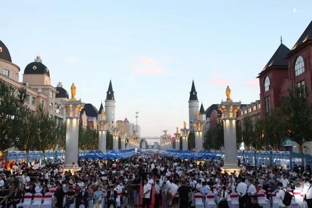 2022哈尔滨世界欢乐城国际啤酒节开幕