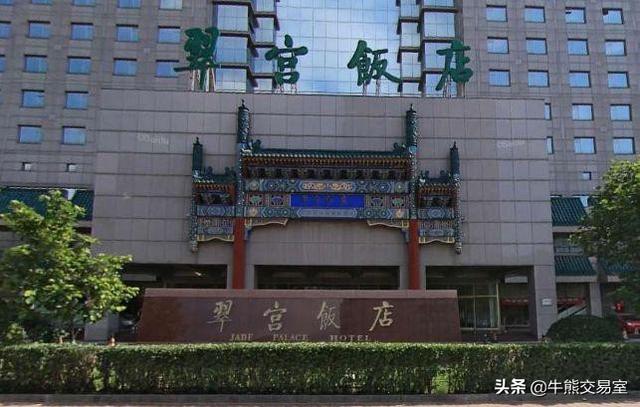地处繁华还亏惨！翠宫饭店衰败背后：典型国企，管理层基本60后！